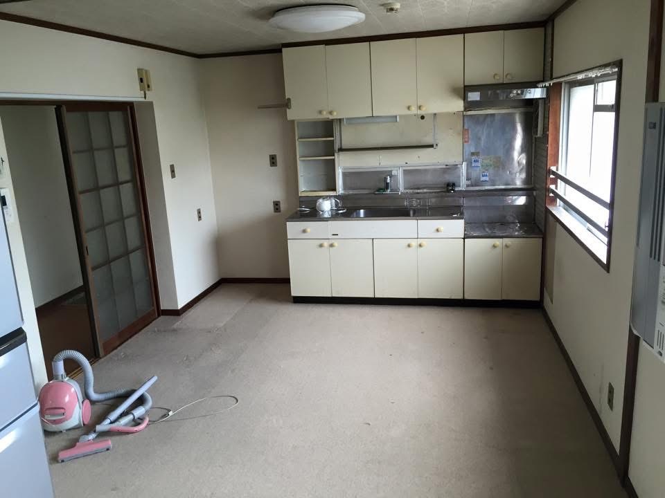 家具や家電の回収後に空いた東大阪市のキッチン